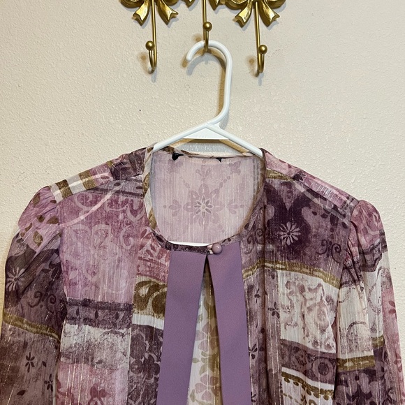 Lavender/Purple Patterned Sheer Jacket with one button. Size 6 - Picture 2 of 5